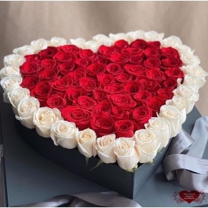 Купить цветы в коробке в форме сердца с доставкой в Благовещенске