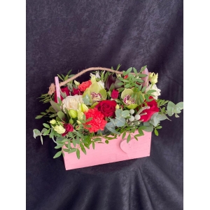 Купить коробку цветов «Радость» с доставкой в Благовещенске