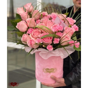 Купить коробку цветов «Розовый микс» с доставкой в Благовещенске