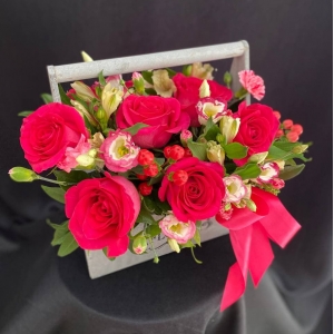 Купить коробку цветов «Трепетная любовь» с доставкой в Благовещенске