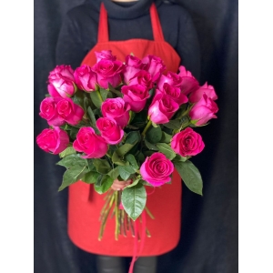 Купить охапку из 25 роз с доставкой в Благовещенске