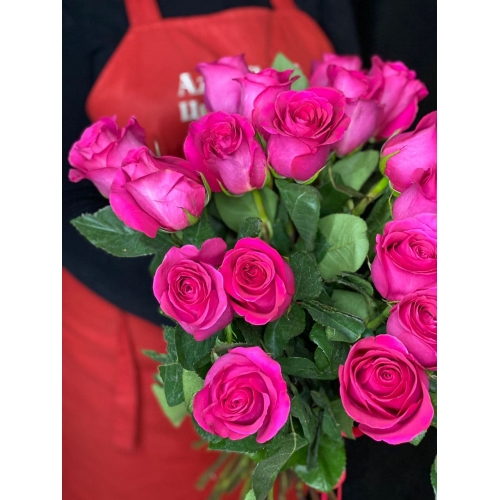 Купить охапку из 25 роз с доставкой в Благовещенске