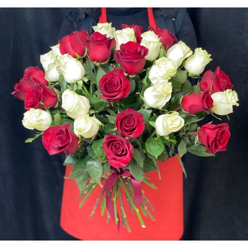Купить охапку из 41 розы с доставкой в Благовещенске